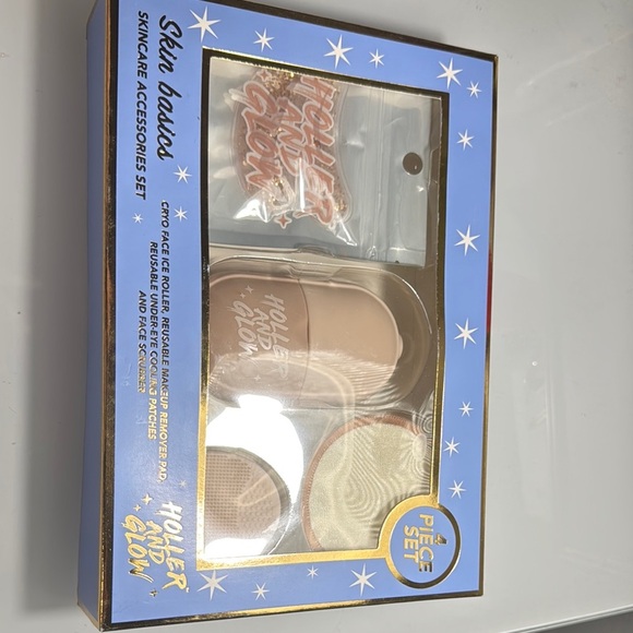 Holler and Glow Skincare Accessories Set - Picture 1 of 5